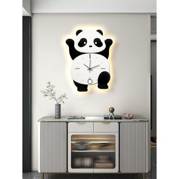 功夫熊貓創意時鐘壁燈2023新款免打孔客廳背景墻掛鐘家用靜音鐘表