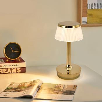 LED臺燈北歐風床頭燈臥室充電氛圍燈3檔調光調色護眼燈USB小夜燈