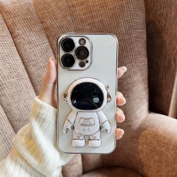 抖音同款宇航員支架適用蘋果16promax手機殼iPhone16一體鏡頭膜15promax電鍍矽膠14網紅13情侶12新款11女15p