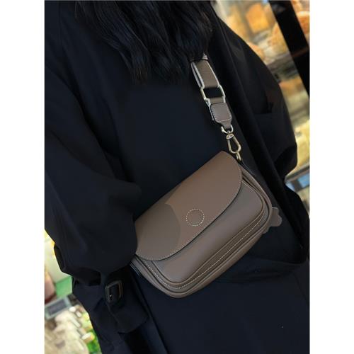 包包女式2025新款高級感質感法式小眾今年流行女士寬帶單肩斜挎包