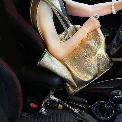 本初與象沫寶設計師款個性金色頭層軟牛皮托特小眾包女大容量