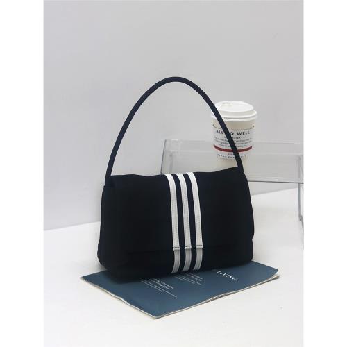 休閑防水尼龍郵差包百搭時尚通勤單肩包女2025新款腋下方包高級感