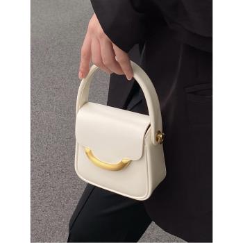 今年流行白色手提包包女士2023新款高級質感小眾通勤斜挎盒子包夏