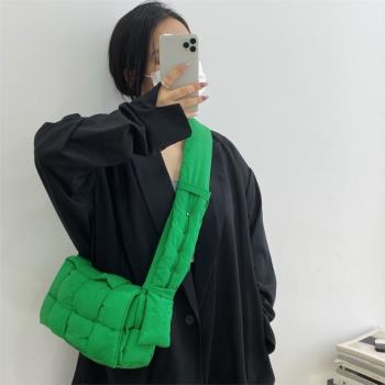 羽絨編織包包女2025新款潮法國小眾單肩斜挎包休閑時尚運動風女包