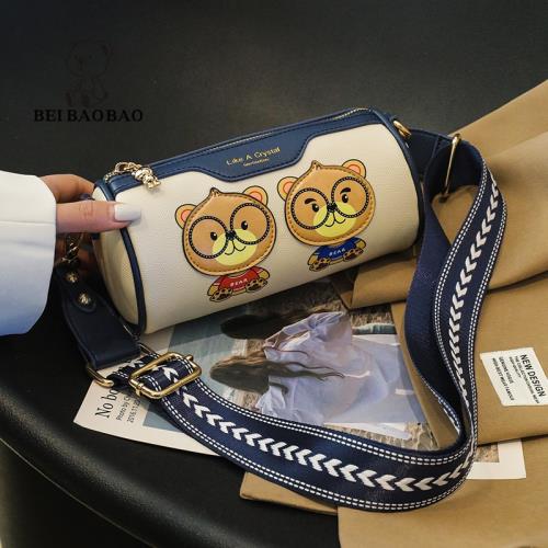 北包包時尚撞色波士頓包2024早春新款女包可愛小熊斜挎包寬帶單肩