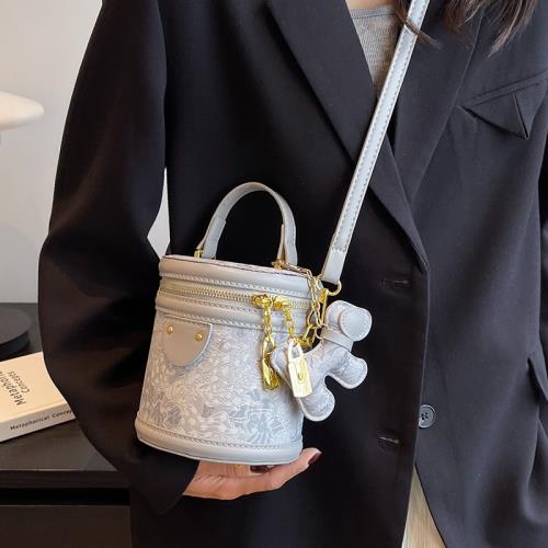 卡通動漫手提小包包女夏季時尚百搭水桶包2025新款小眾設計斜挎包