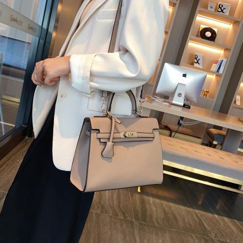 大容量包包女2026春夏季上新法國小眾百搭斜挎包手掌紋百搭手提包