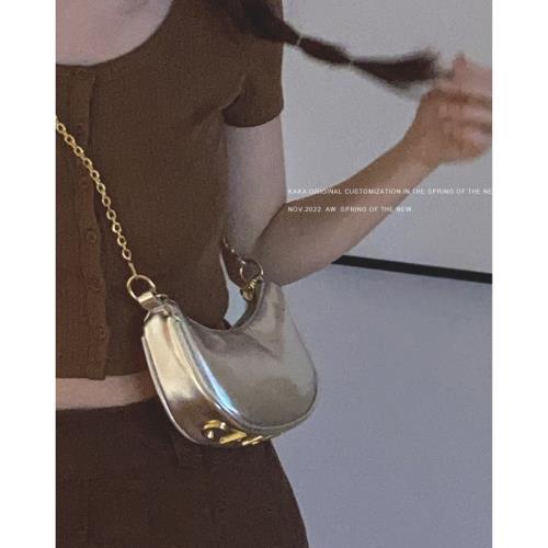 字母鏈條包包女2023新款潮酷時尚新月包小眾質感百搭斜挎包餃子包