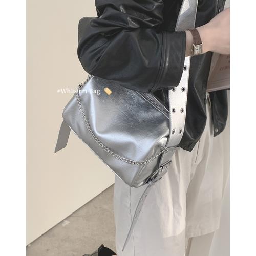 小眾設計通勤包包女2023新款時尚銀色枕頭包高級感百搭單肩斜挎包