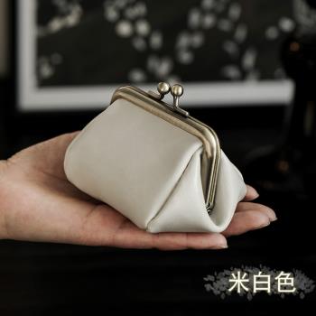 熱銷真皮頭層油臘牛皮復古手拿卡扣零錢袋硬幣首飾口紅迷你小包女