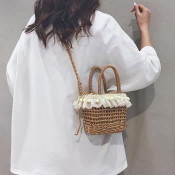 夏天海邊沙灘度假法式草編包包女2024新款手提水桶包編織斜挎小包