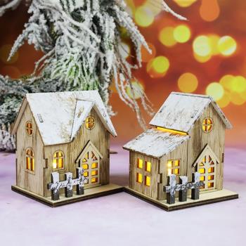 圣誕節新款裝飾發光小木屋LED木質圣誕小房子圣誕節桌面擺件掛件