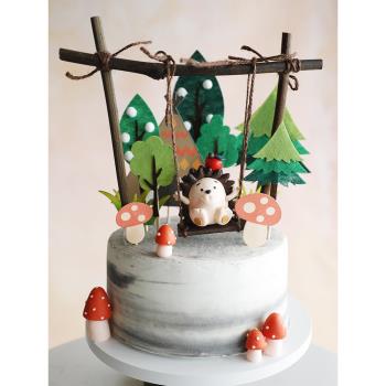 烘培蛋糕裝飾兒童生日蛋糕擺件森系刺猬蕩秋千蘑菇毛球樹軟陶玩偶
