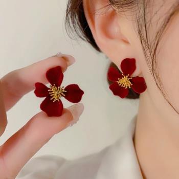 過年酒紅色花朵一體式絲絨耳環