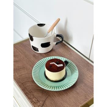 穆尼 ins風孔雀綠點心盤豎紋盤復古陶瓷蛋糕小碟子下午茶蛋糕盤子