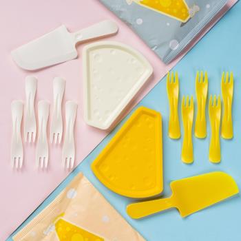 生日蛋糕餐盤食品級塑料一次性奶酪形狀盤子蛋糕餐碟刀叉組合套裝