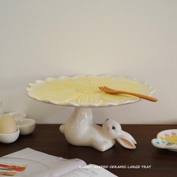 兔年10.5寸 歐式手繪花卉造型兔子陶瓷大號蛋糕托盤 節日點心盤