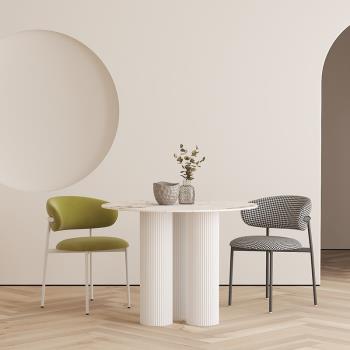 意式極簡巖板餐桌輕奢圓形奶油風網紅家用創意白色羅馬柱圓桌椅子