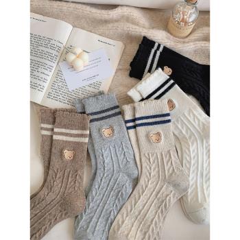 羊毛襪子女小熊刺繡保暖長襪秋冬季日系復古可愛卡通木耳邊中筒襪