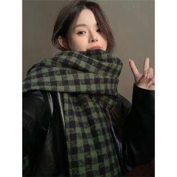 復古綠色格子圍巾女冬季2023新款高級感韓版保暖百搭圍脖披肩學生