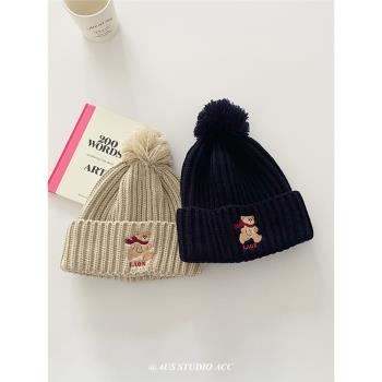 韓版可愛小熊刺繡針織毛線帽子女冬季保暖加厚護耳毛球冷帽顯臉小