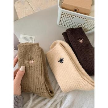 刺繡小蜜蜂羊毛襪秋冬季灰色中筒襪子女ins潮冬天加厚保暖堆堆襪