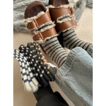 堅果媽咪 條紋羊毛襪子女中筒襪秋冬季加厚保暖韓國羊絨長筒襪