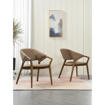 實木意式極簡餐椅北歐現代設計師帶扶手皮椅家用樣板房會議室椅子