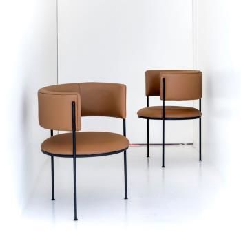 北歐輕奢皮藝餐椅現代簡約家用客廳休閑單人椅設計師樣板間洽談椅