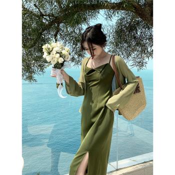 海灘夫人海南三亞度假連衣裙高級感綠色海邊吊帶裙緞面沙灘裙女夏