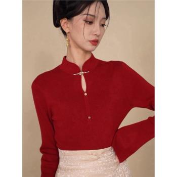 復古洋氣新中式國風新年紅色毛衣女冬季新款盤扣立領鏤空針織上衣