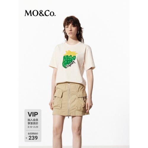 MOCO春夏刺繡字母彩繪草莓印花短袖純棉T恤圓領上衣摩安珂