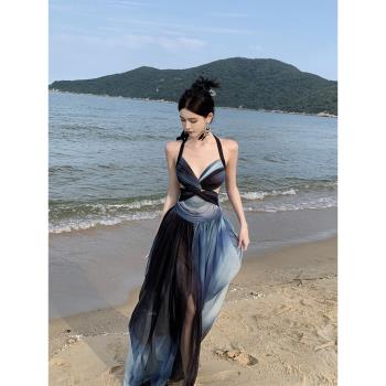 三亞海邊度假沙灘裙藍色暈染印花掛脖連衣裙波西米亞性感露背長裙