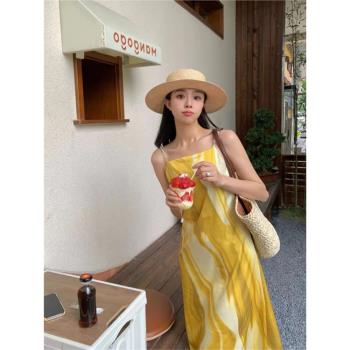 三亞旅行穿搭海邊度假沙灘裙女夏季高級感法式黃色印花吊帶連衣裙