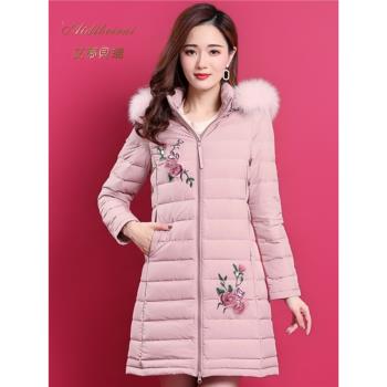 羽絨服女中長款時尚2024秋冬粉紅瑪麗新款毛領連帽白鴨絨冬季外套