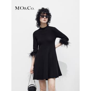 MOCO2023春新品可拆羽毛邊七分袖小高領收腰針織連衣裙MBC1DRS042