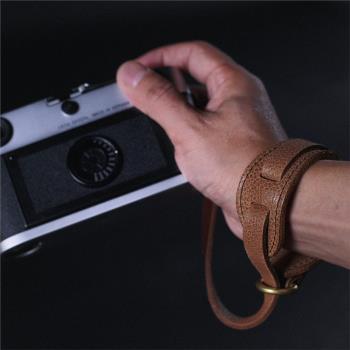 cam-in 復古風格意大利原廠植鞣牛皮相機手腕帶 圓孔接口 LWS-001