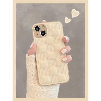 適用iPhone14手機殼蘋果13pro新款15promax秋冬格子羽絨服12小香風輕奢女高階14pro超火保護套11皮質全包防摔