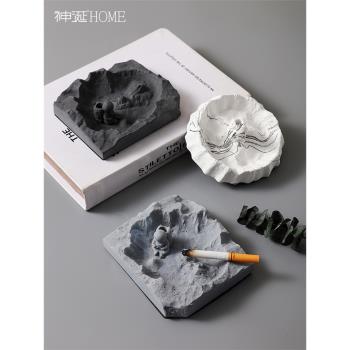 北歐創意宇航員煙灰缸個性潮流家用客廳裝飾擺件桌面輕奢高檔煙缸