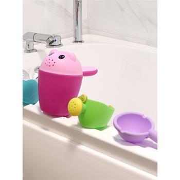 寶寶洗澡水瓢勺水瓢軟膠嬰兒洗頭杯兒童舀水勺黃鴨洗發杯旋轉水車
