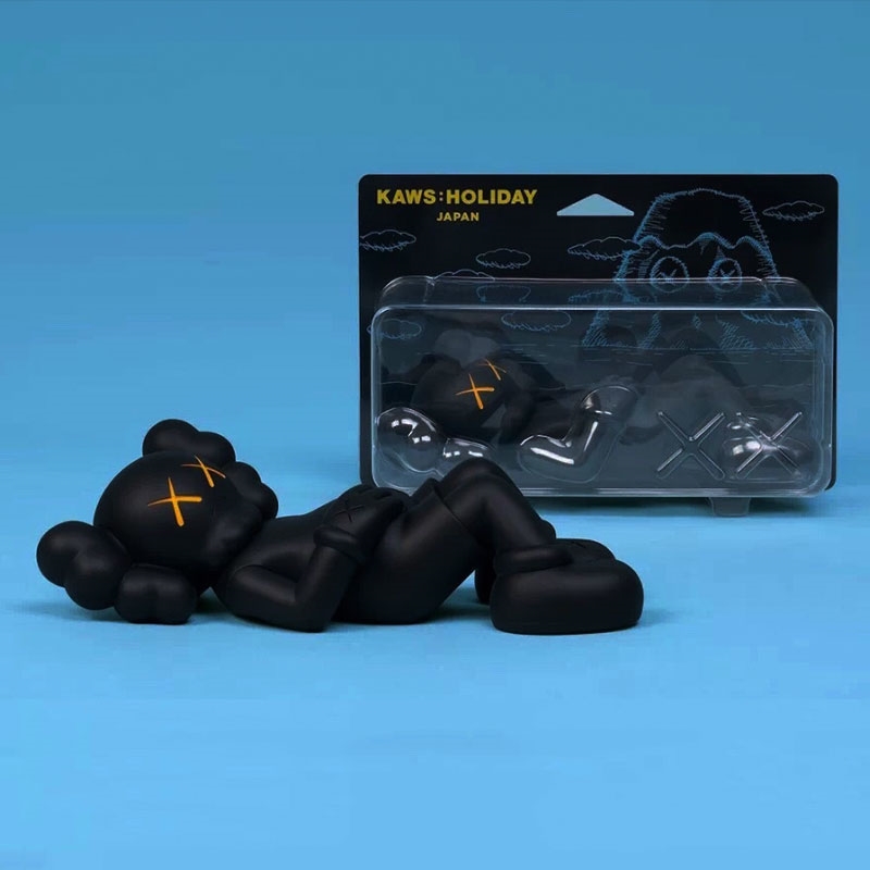 KAWS HOLIDAY JAPAN 新品 フィギュア 富士山ver 日本限定 更新】KAWSの全長40メートル巨大フィギュアがついに日本へ