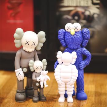 新款mand kaws family潮流公仔擺件潮玩手辦玩偶人偶模型周邊禮物