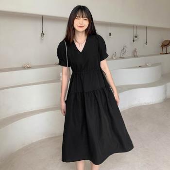 2023年新款夏季女裝法式高級感設計感小眾甜美風v領黑色連衣裙子