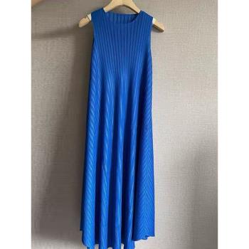 侘寂裙子高端精致夏季設計感小眾網紅爆款克萊因藍褶皺無袖連衣裙