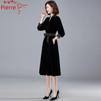 法式赫本風長袖連衣裙女士2023春秋新款收腰顯瘦氣質絲絨黑色長裙