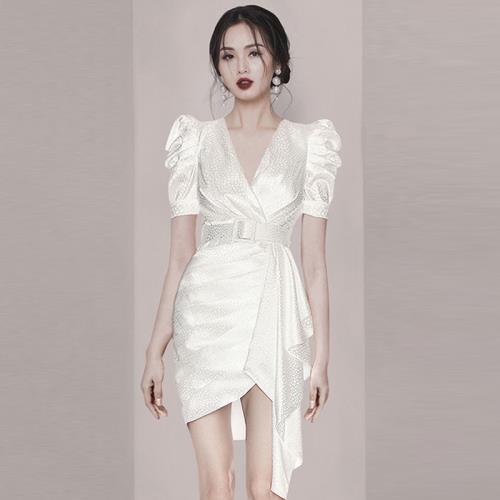 溫柔風高檔優雅氣質名媛襯衫裙2022春裝新款女白色V領短袖連衣裙