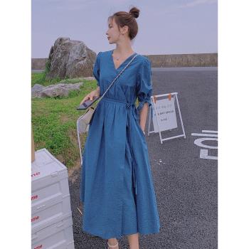 藍色連衣裙女夏季2024新款法式復古溫柔風高級感v領顯瘦氣質長裙