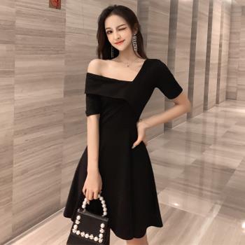 溫柔顯瘦修身小黑裙禮服夏裝