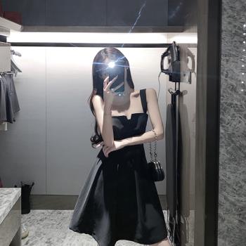 赫本風法式黑色吊帶連衣裙2024新款女驚艷裙子女設計感小眾小黑裙