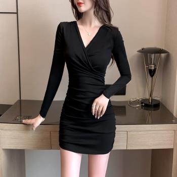 黑色緊身長袖彈力連衣裙秋季新款別致氣質女人味v領包臀性感短裙
